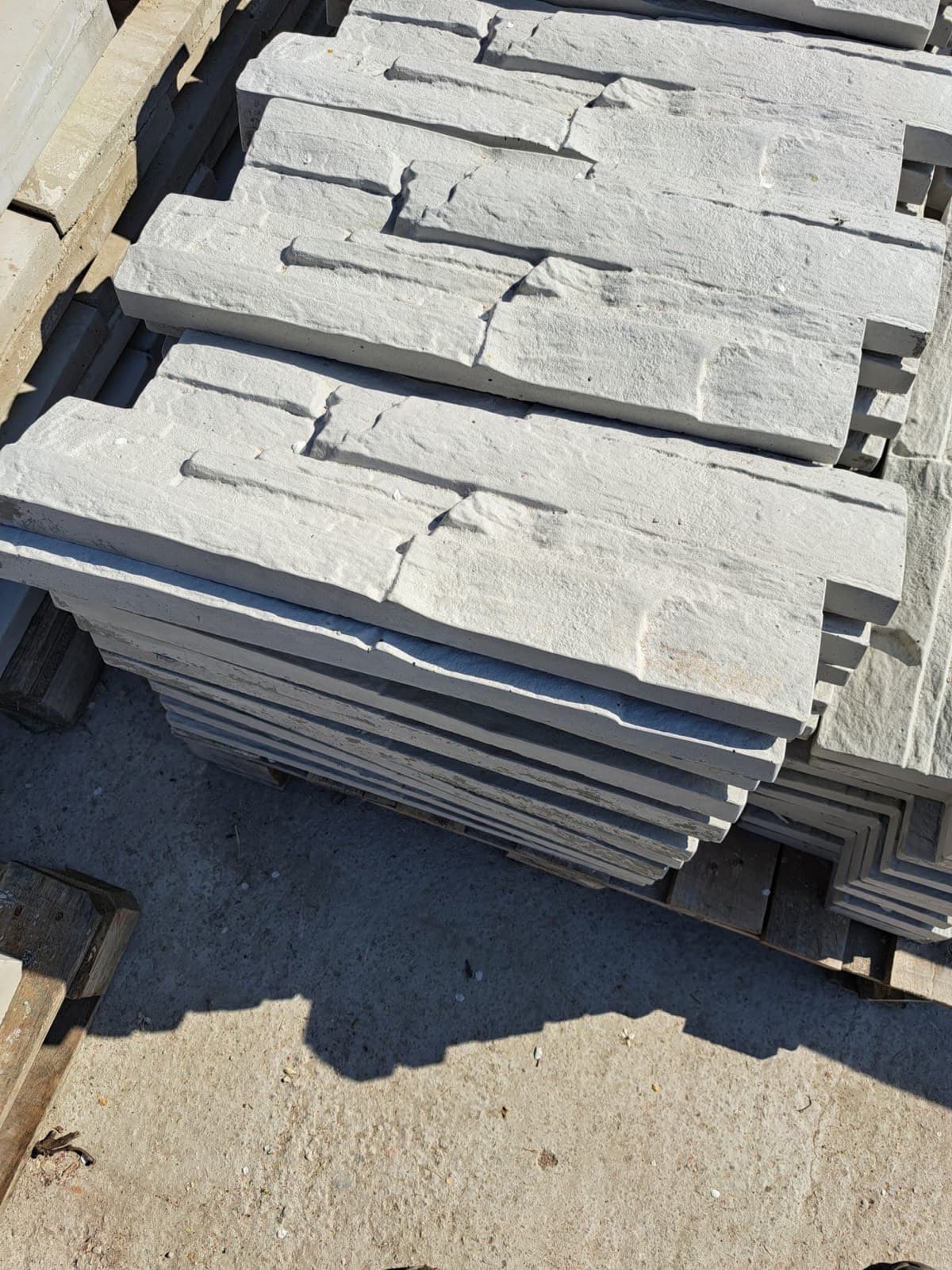 Piatră decorativă de tip Z